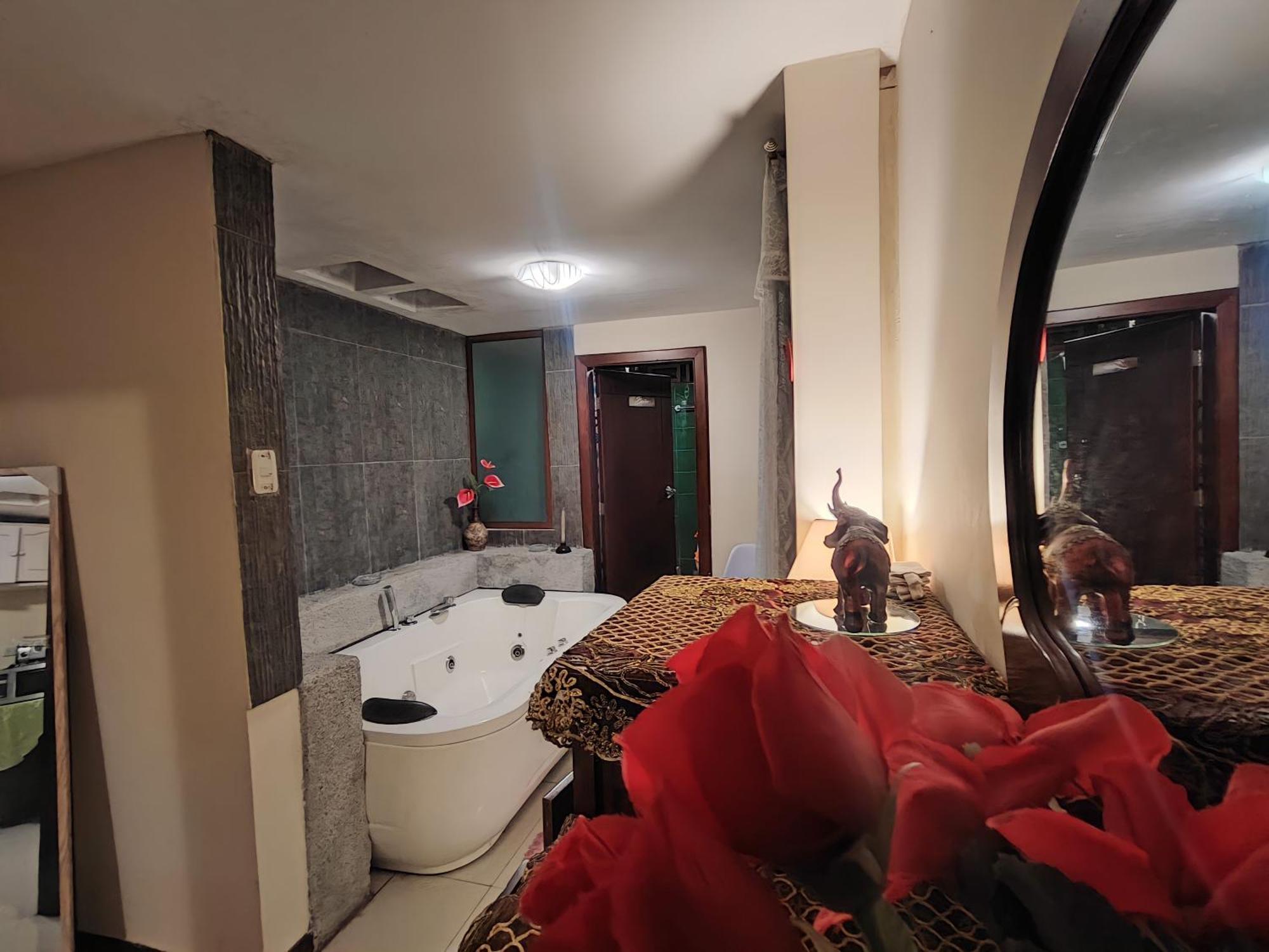 Turi Suite Con Jacuzzi, Centro De La Ciudad Baños Kültér fotó